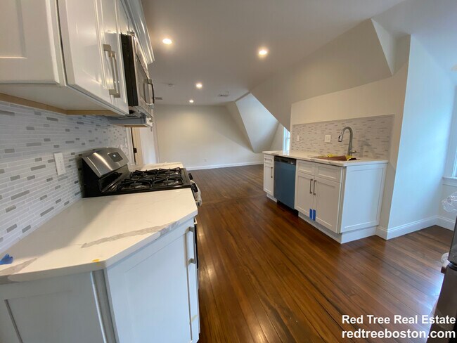 Building Photo - 19 Bellevue St