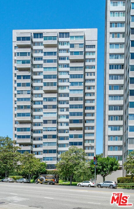 Building Photo - 865 Comstock Ave