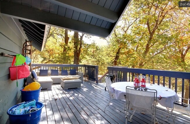 Foto del edificio - 1401 Rockspray Dr