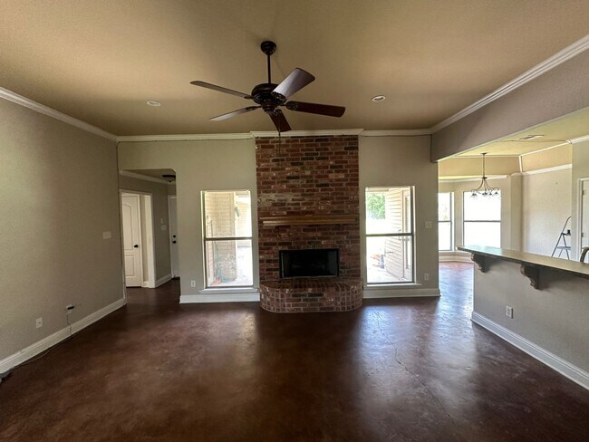 Building Photo - Three Bed Two Bath South Shreveport Home