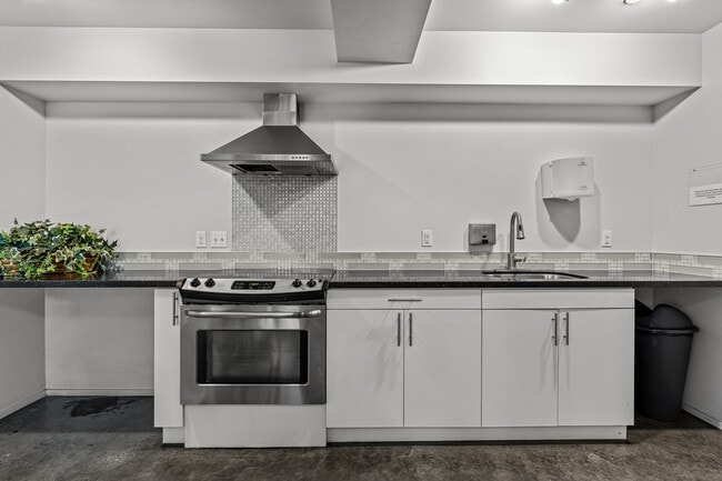 Building Photo - Horizon Greenwood Apartments