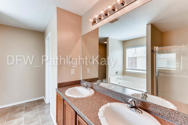 Building Photo - 105 Freedom Trail , Forney , TX , 75126