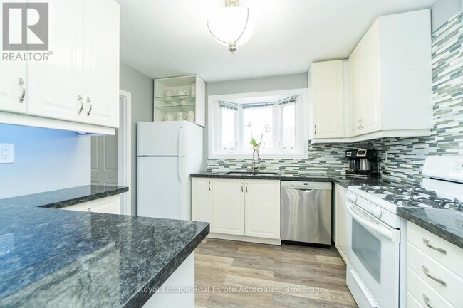 Photo du bâtiment - 1492 Sandgate Crescent
