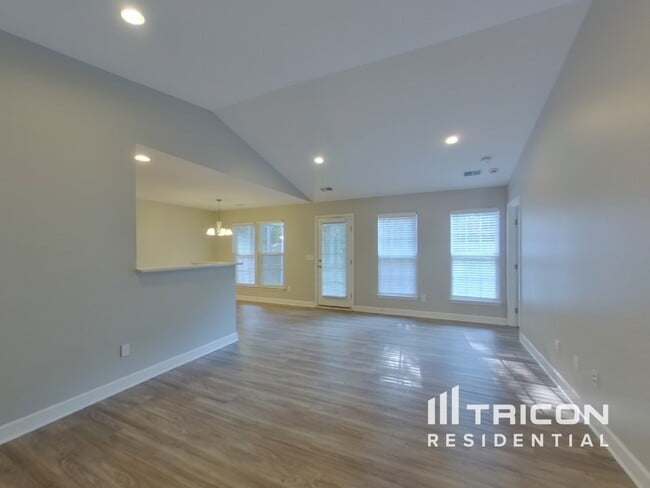 Building Photo - 124 Bathurst Ln
