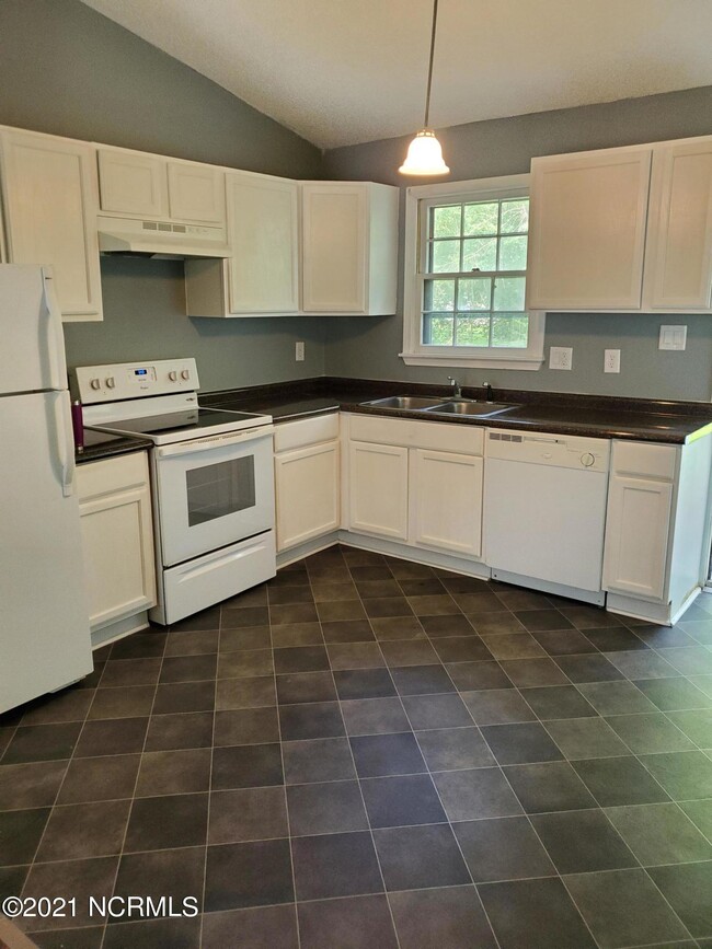 Building Photo - 232 Cedar Creek Dr