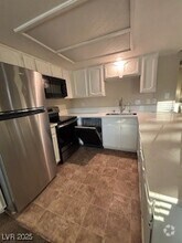 Building Photo - 4340 Sanderling Cir