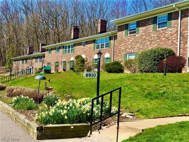 Foto del edificio - 6910 Carriage Hill Dr
