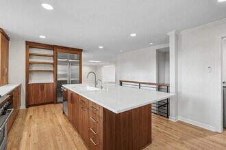 Building Photo - 905 S Harrison St