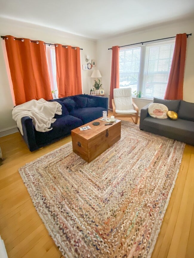 Building Photo - 1605 W Sunnyside Ave