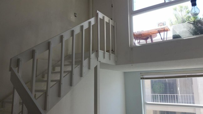 Stairs to balcony - 14 Reef St