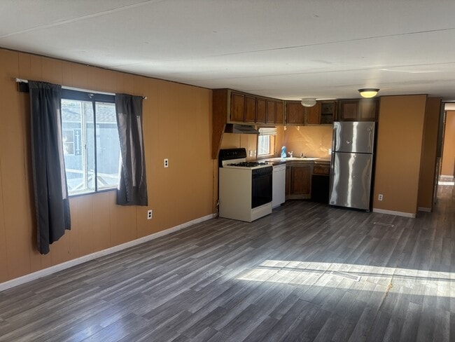 Building Photo - 1528 Apache Dr