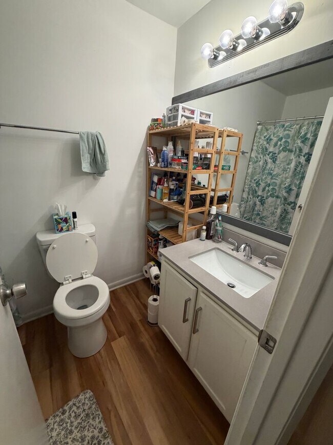 Building Photo - Modern Claytor Square Condo | Prime Blacksburg Location