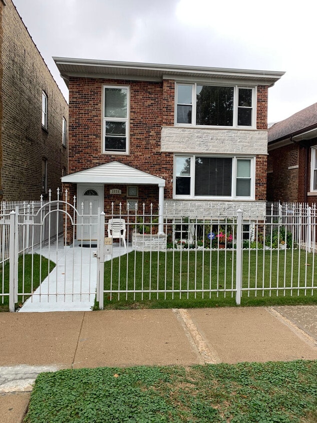 Foto principal - 5830 N Rockwell St