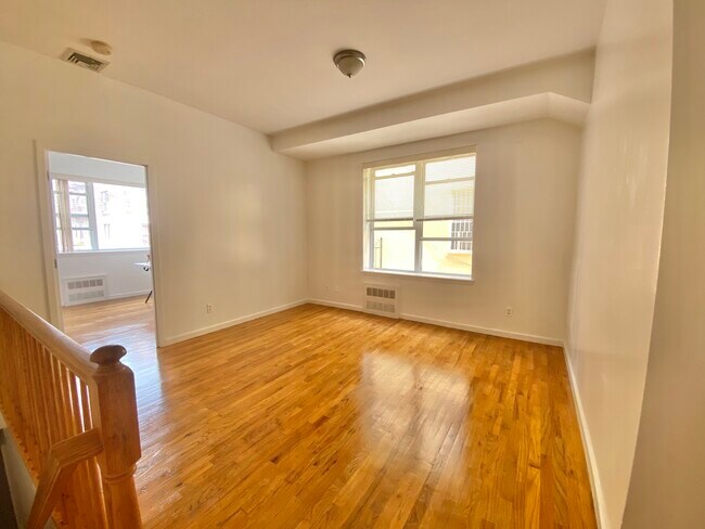 Building Photo - 2018 78th St