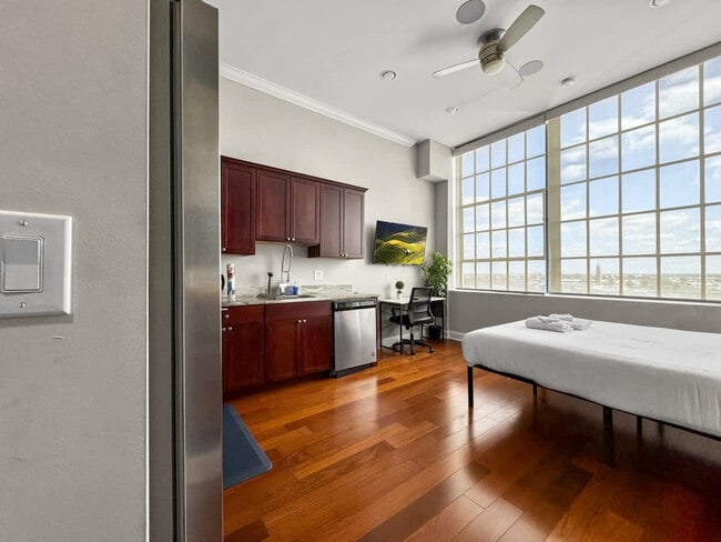 Building Photo - 1421 N 5th St