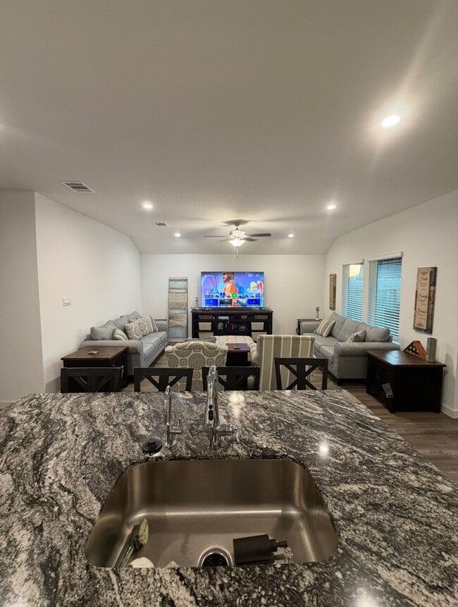 Building Photo - 4204 Willow Bay Ct