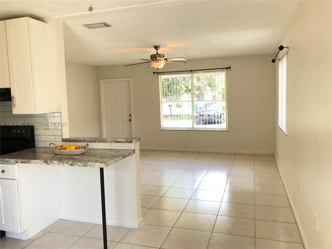 Foto del edificio - 10525 SW 77th Ct