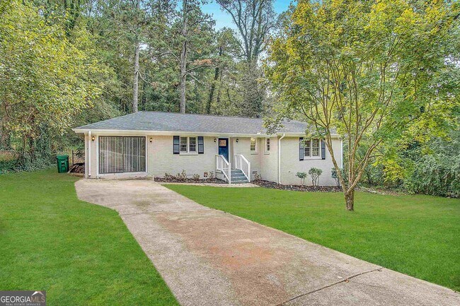 Foto del edificio - 2239 Pinewood Dr