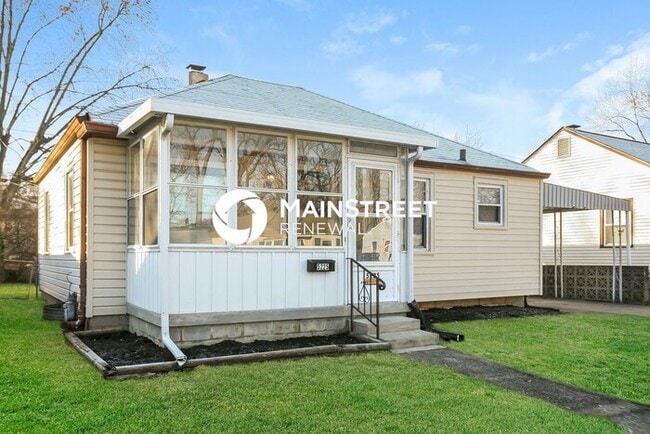 Photo - 2 Bedroom Pet-Friendly Home in Indianapolis, IN with Main Street Renewal