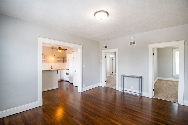 Foto del edificio - Large 3 Bedroom in Dahlman