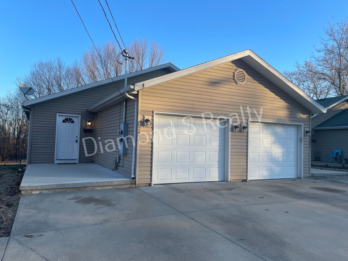 Primary Photo - 2409 W High St