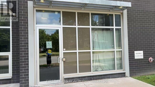 Building Photo - 275 Larch St