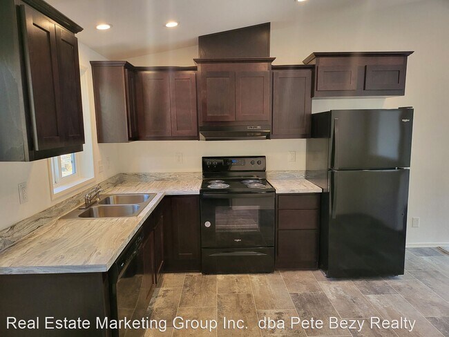 Building Photo - 3 br, 2 bath House - 305 S Main Street