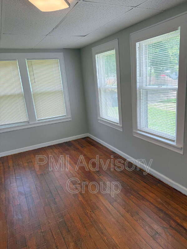 Building Photo - 3701 SW Munson Ave