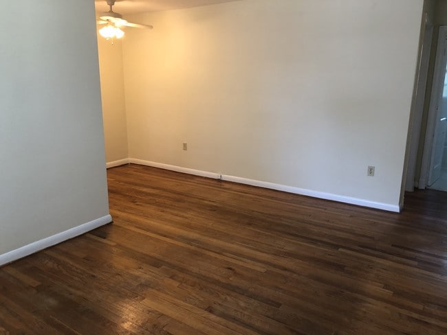Living Room/Dining Area - 814 Jefferson St