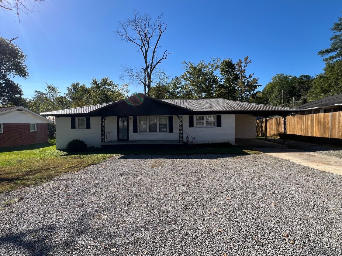 Primary Photo - Freshly Renovated 3-Bedroom Home!