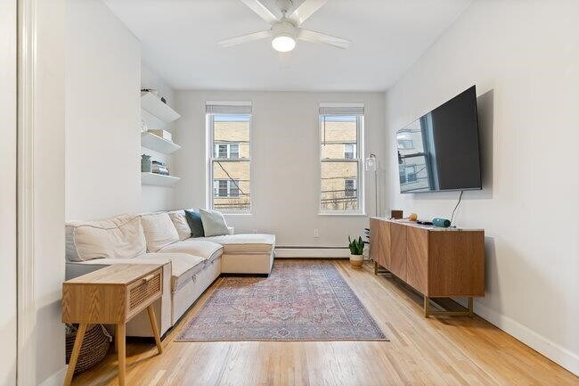 Foto del edificio - 328 Madison St