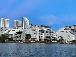 Building Photo - 440 Poinciana Island Dr