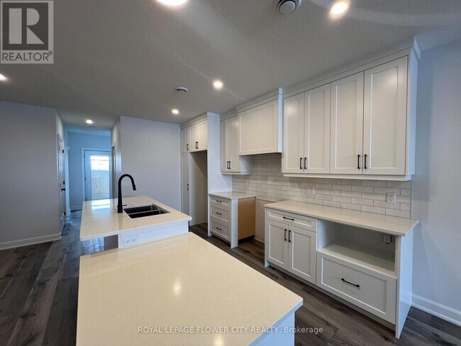 Photo du bâtiment - 440 Wellington St E