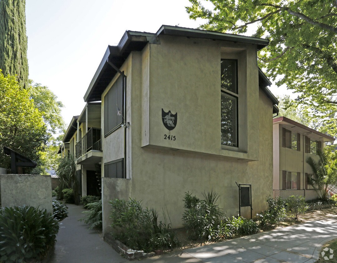 Primary Photo - Lancer Apartments