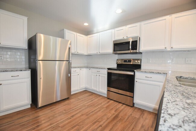 Building Photo - 5327 Standard Dr
