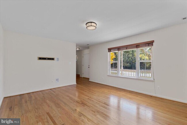 Foto del edificio - 710 Miriam Ln