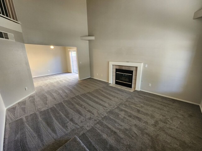 Foto del edificio - Beautiful townhouse in Silverado Ranch