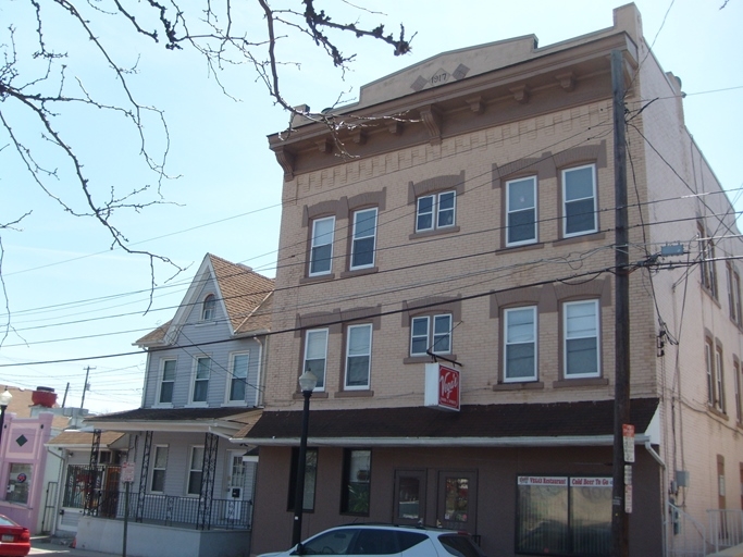 Primary Photo - 1322-1324 E 4th St