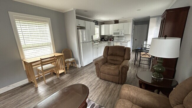 Foto del edificio - A rare find! Quiet country living in a single-level, 3 bed/2 bath home in Kennebunk!