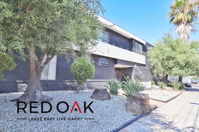 Foto del edificio - Charming One Bedroom Walk Up with Contempo...