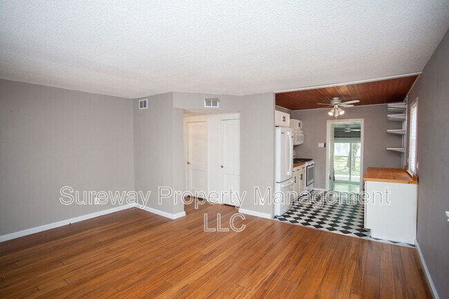 Building Photo - 451 Melrose Ave