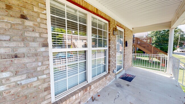 Building Photo - 1489 Bland St