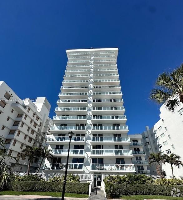 Building Photo - 2457 Collins Ave