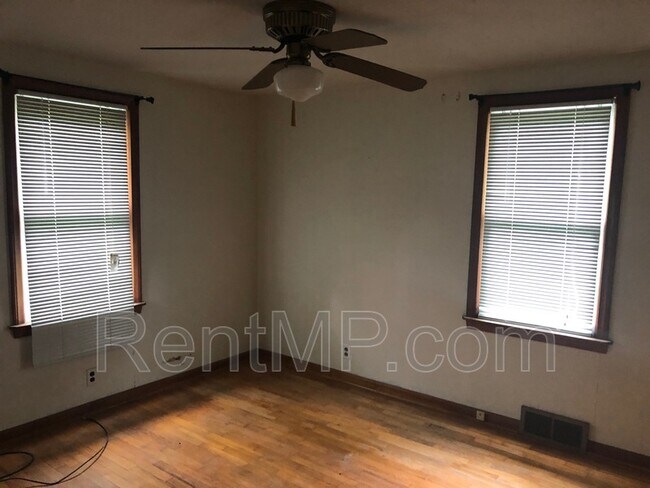 Foto del edificio - 4308 E River Rd