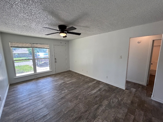 Foto del edificio - 402 Randy Blvd