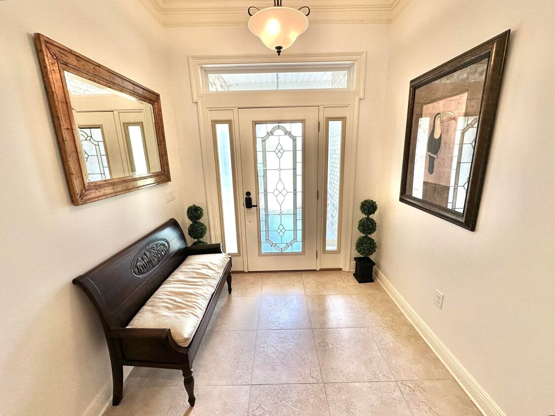 Primary Photo - 206 E Pinehurst Dr