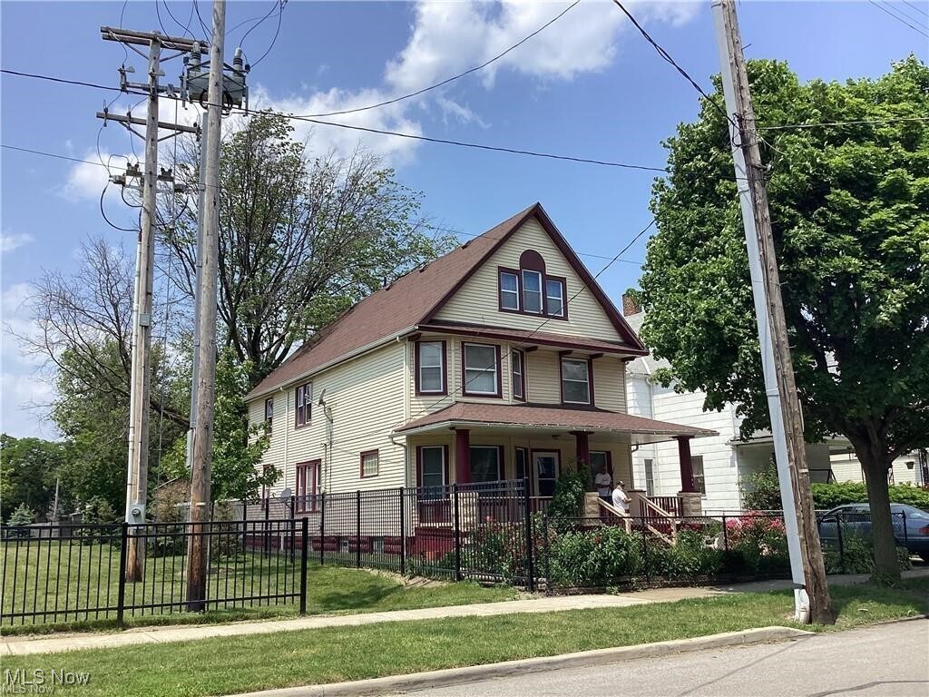1794 W 54th St Cleveland, OH 44102 – photo 2