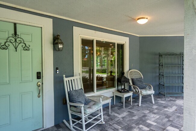 Foto del edificio - Living Across from Sarasota Bay 3BR/2.5BA Home Minutes to Downtown – Yardwork Included
