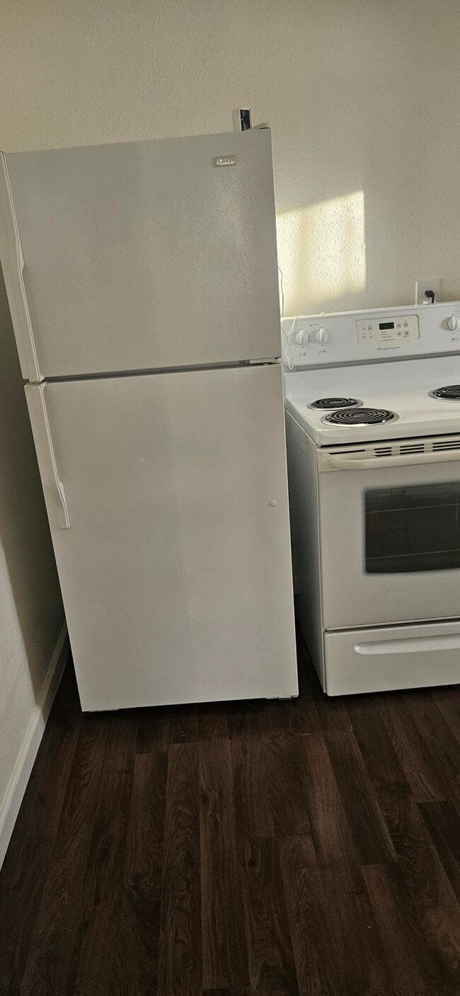 Foto del edificio - 609 E Main St