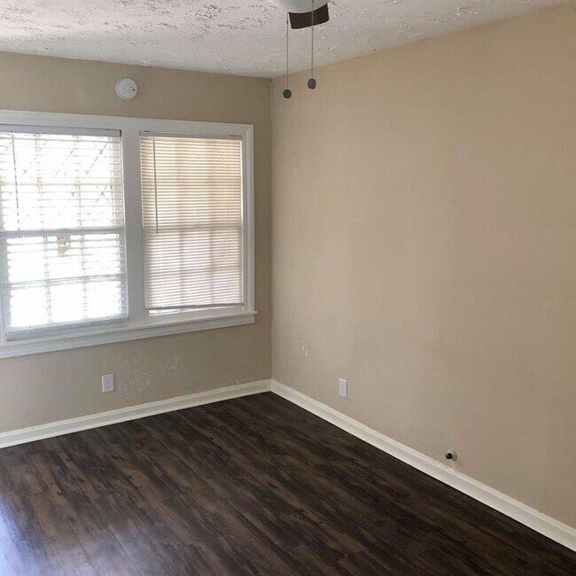 Building Photo - 3102 Oklahoma St